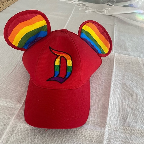 NWOT Disney Parks rainbow baseball hat with adjustable sizing - Picture 6 of 14